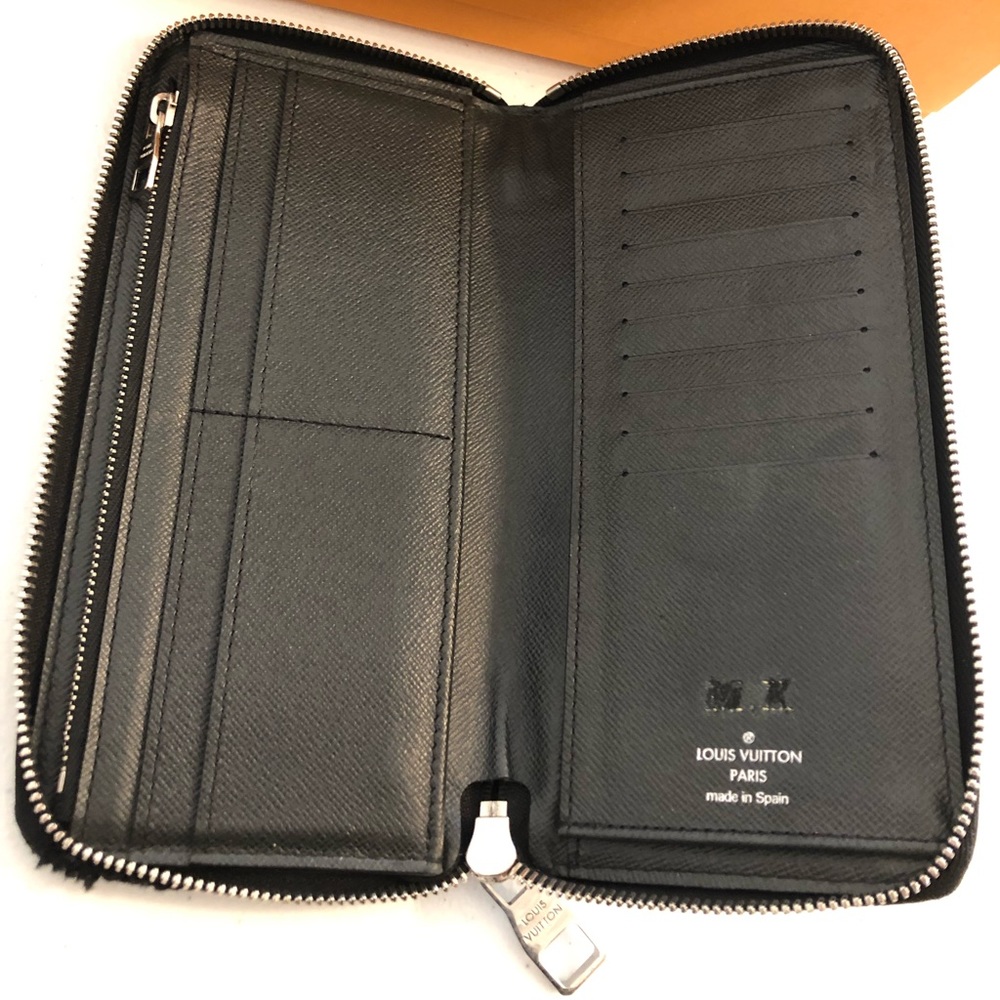 💯 GENUINE LOUIS VUITTON Black Taiga Zip Vertical Long Wallet